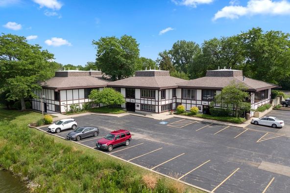 Value Add Office Investment: 1113-1135 Wheaton Oak Court, Wheaton, IL 60187